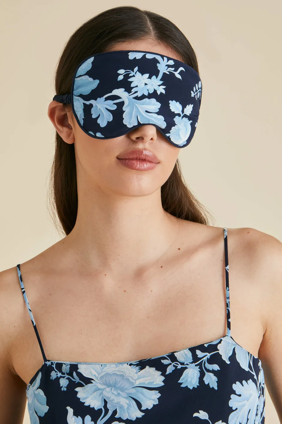 audrey_alcides_blue_floral_eye_maskin_silk_crpe_de_chine_4.webp Cheap Olivia von Halle Audrey Alcides Floral Eye Maskin Silk Crêpe de Chine Blue